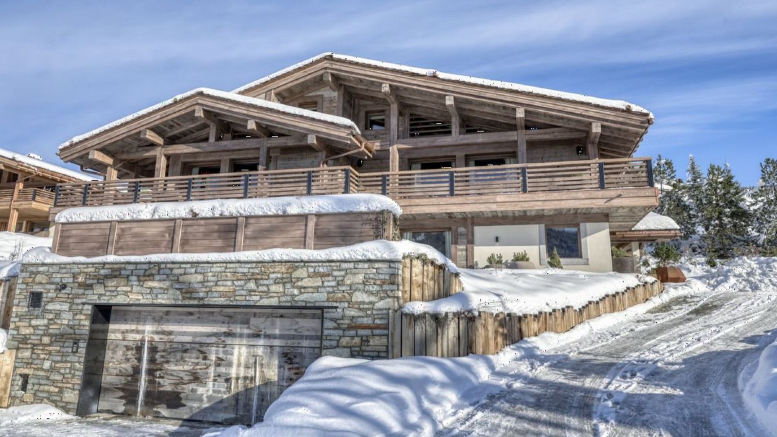 Luxury-ski-chalet Snow Cat-oxford-ski  Chalet Outside (3).jpg