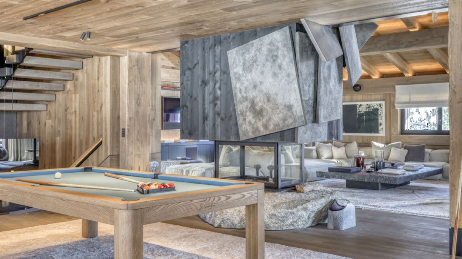 Luxury-ski-chalet Snow Cat -oxford-ski Billards.jpg