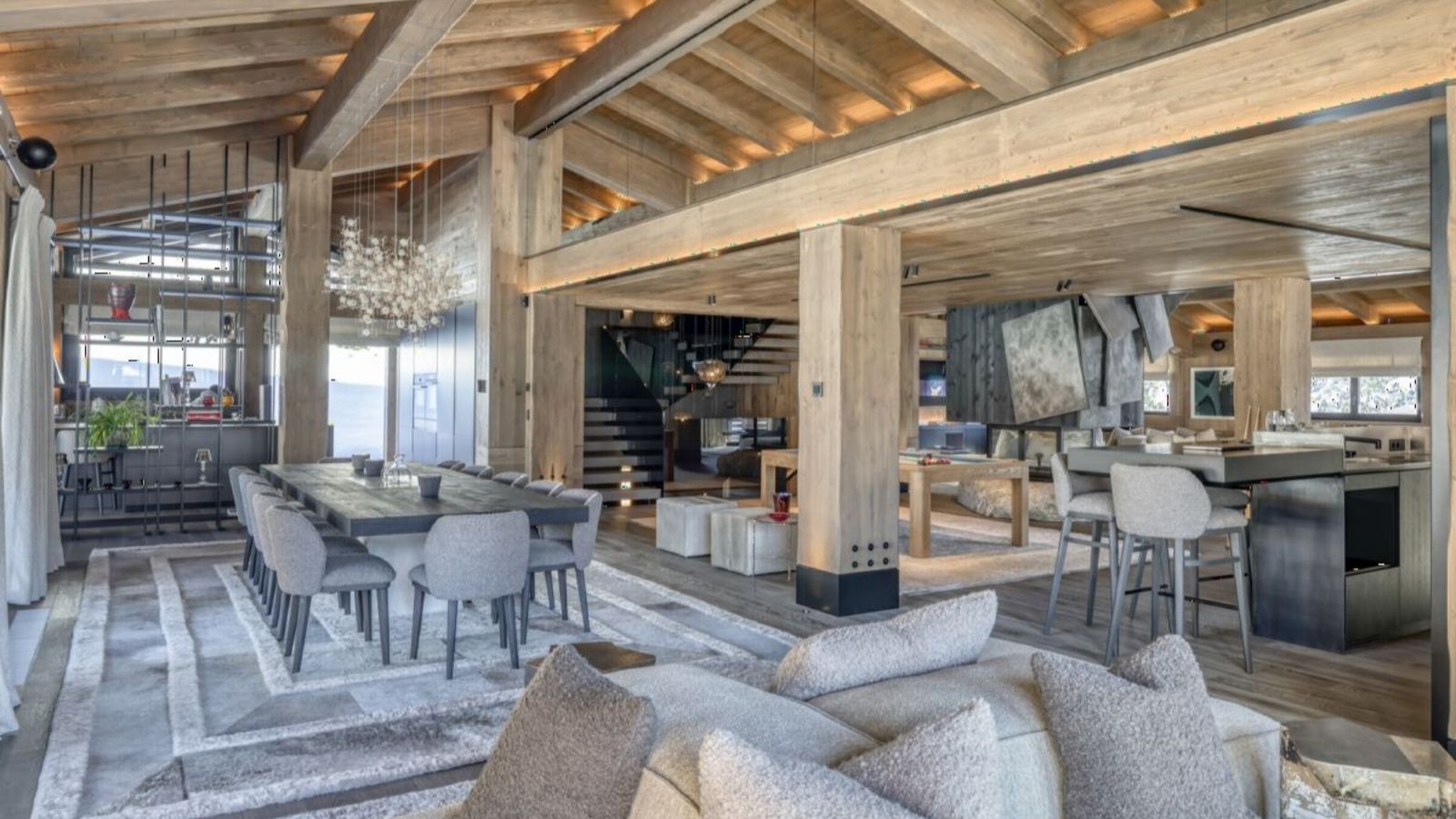 Luxury-ski-chalet Snow Cat -oxford-ski Dining Lounge.jpg