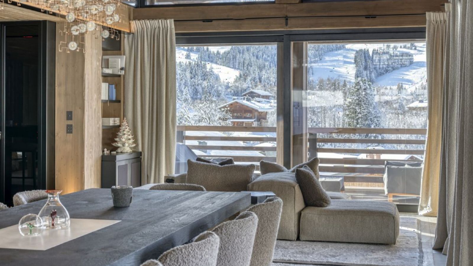 Luxury-ski-chalet Snow Cat -oxford-ski Dining.jpg