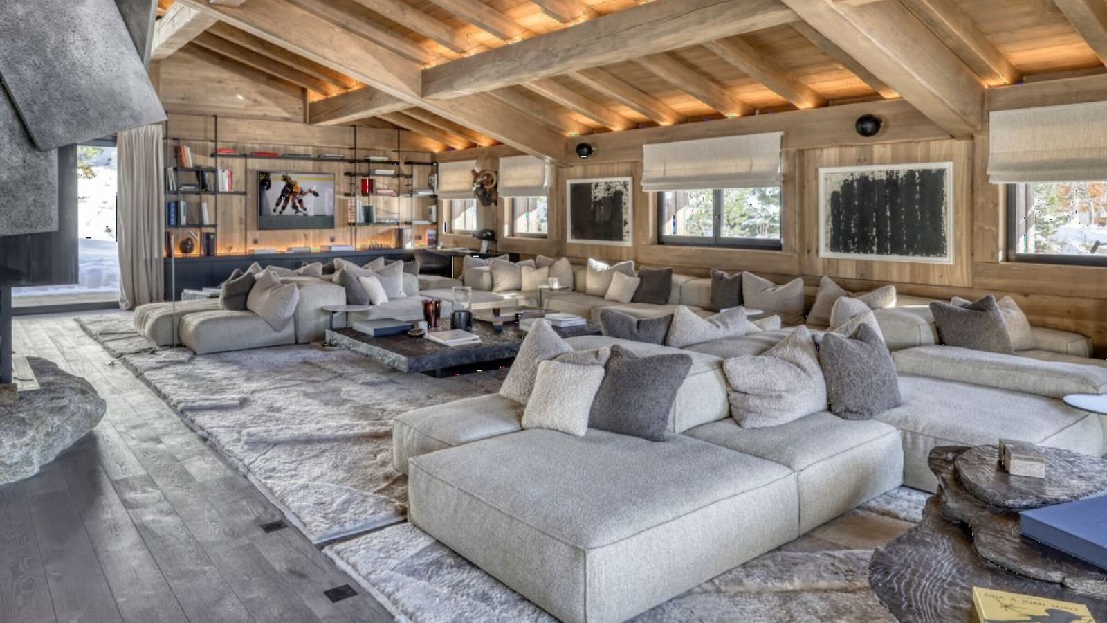 Luxury-ski-chalet Snow Cat -oxford-ski Lounge.jpg