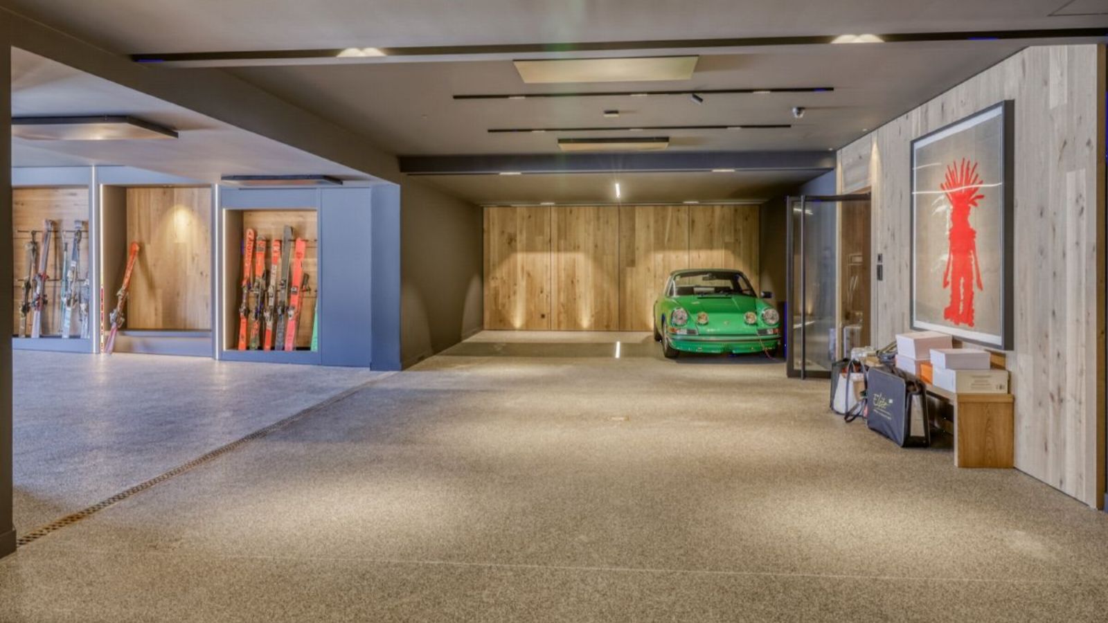 Luxury-ski-chalet Snow Cat -oxford-ski Parking.jpg