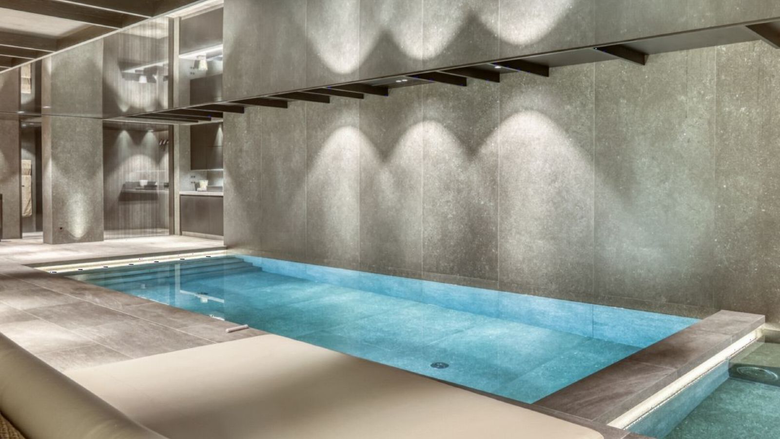 Luxury-ski-chalet Snow Cat -oxford-ski Pool.jpg