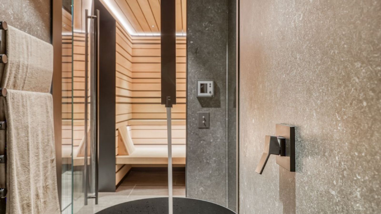 Luxury-ski-chalet Snow Cat -oxford-ski Sauna.jpg