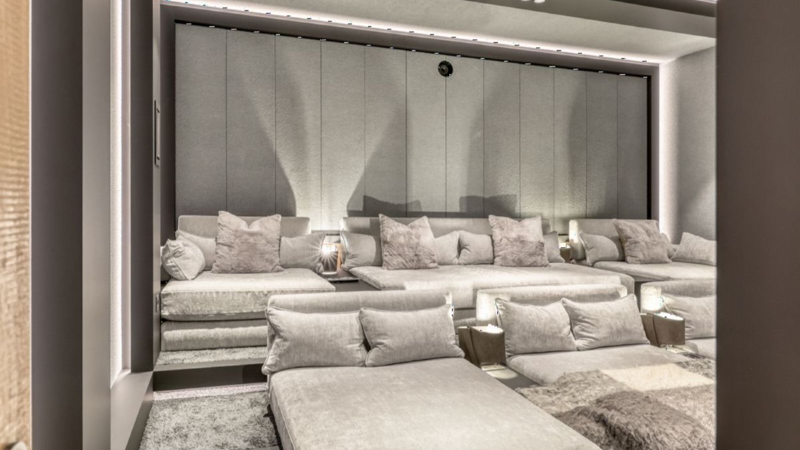 Luxury-ski-chalet Snow Cat -oxford-ski  Cinema.jpg