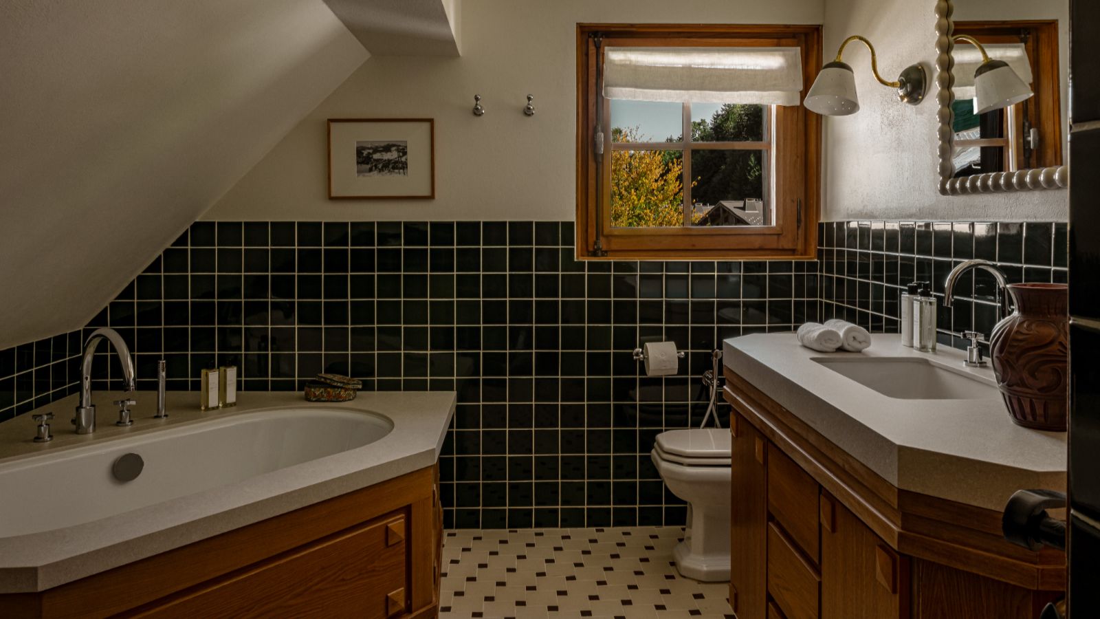 Luxury-ski-chalet Sarto-oxford-ski Bathroom (3).jpg