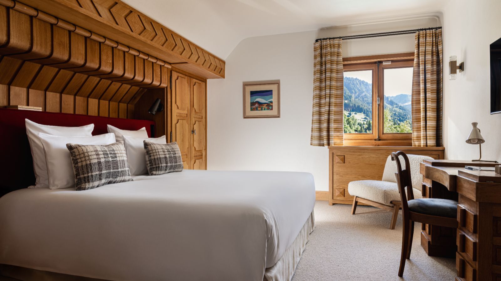 Luxury-ski-chalet Sarto-oxford-ski Bedroom (2).jpg