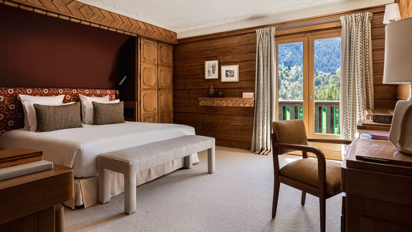 Luxury-ski-chalet Sarto-oxford-ski Bedroom (3).jpg