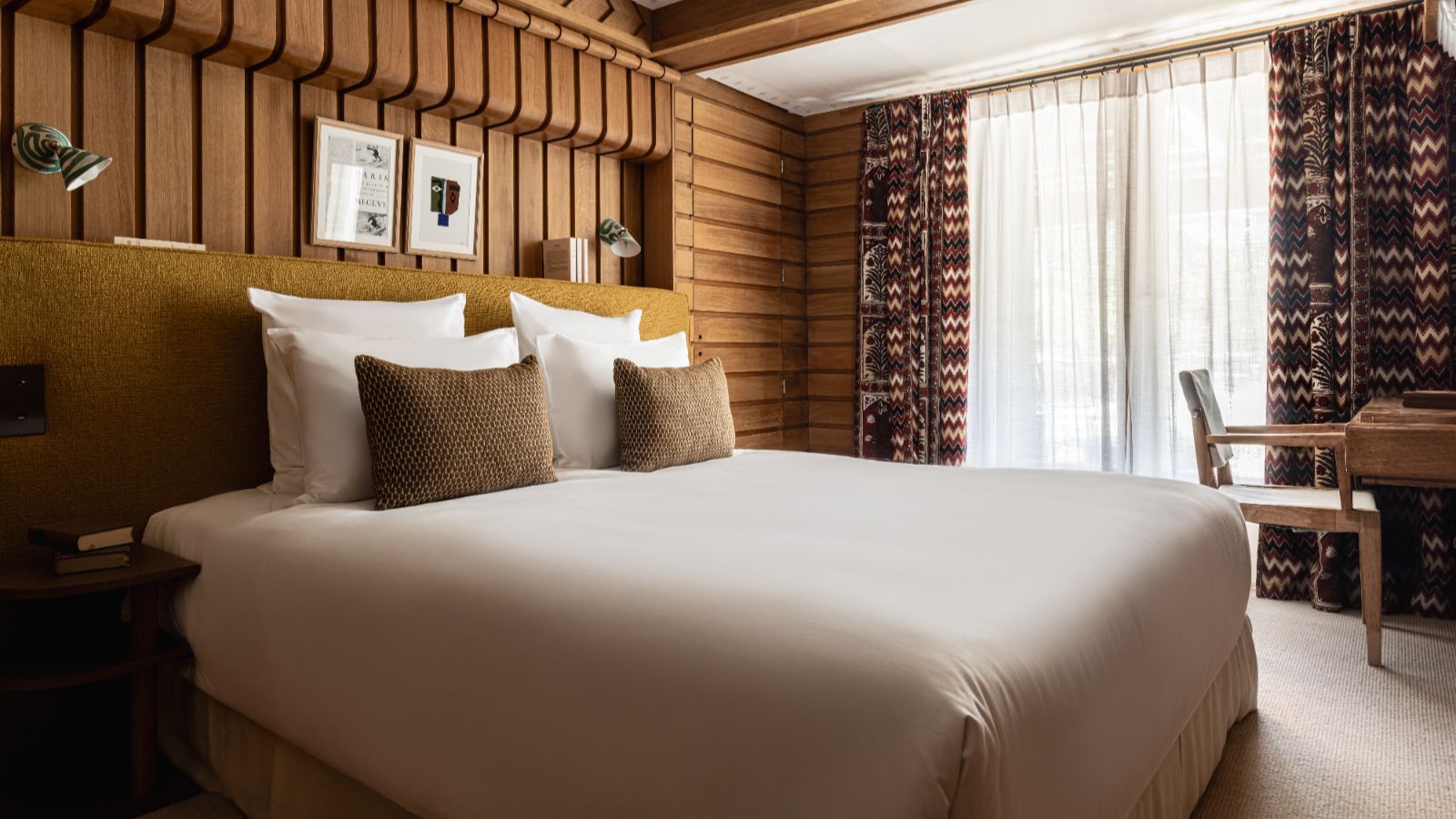 Luxury-ski-chalet Sarto-oxford-ski Bedroom (4).jpg