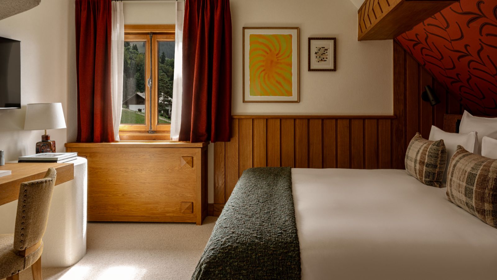 Luxury-ski-chalet Sarto-oxford-ski Bedroom (16).jpg