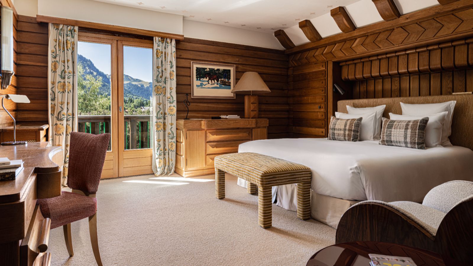 Luxury-ski-chalet Sarto-oxford-ski Bedroom (17).jpg