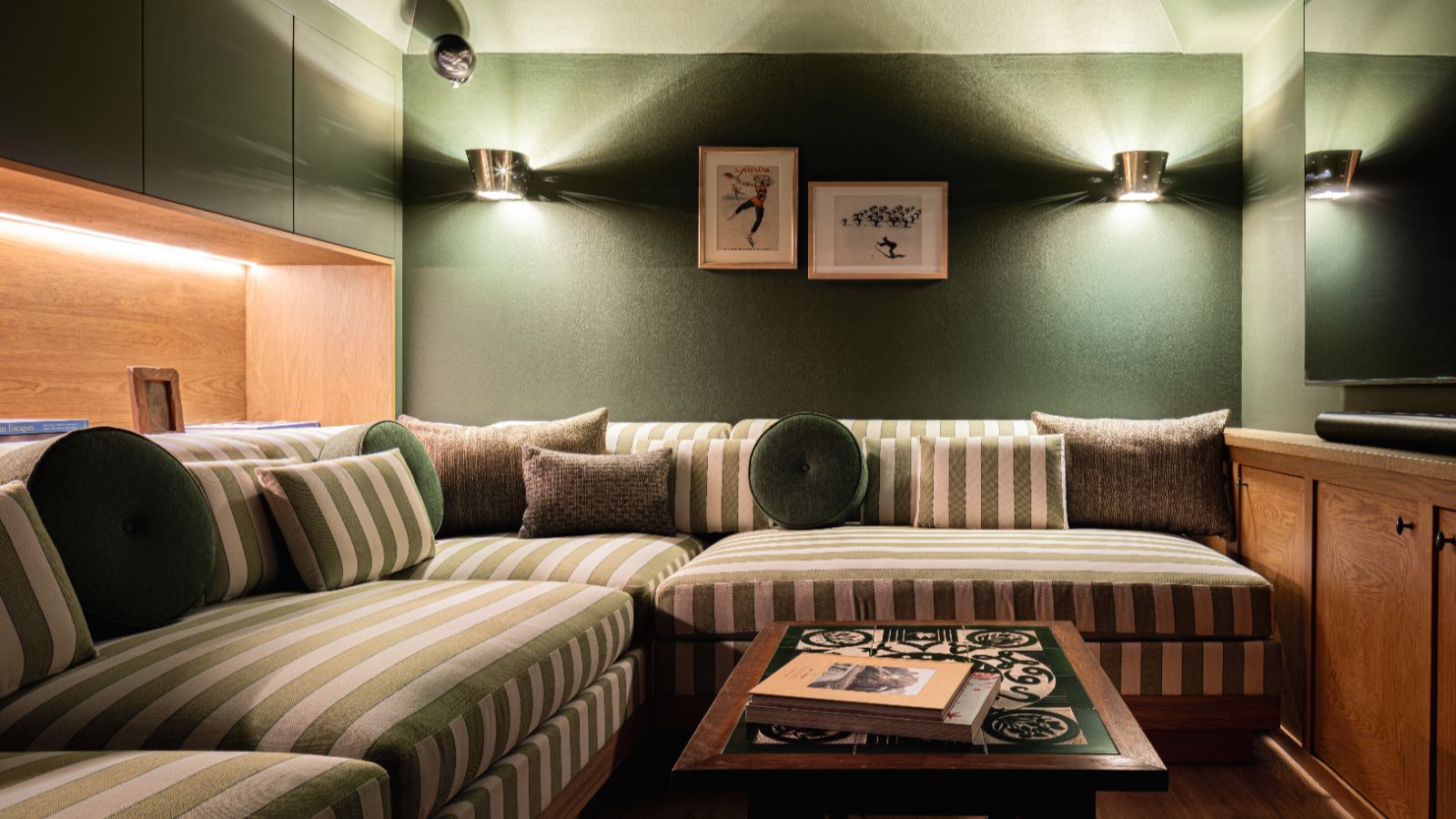 Luxury-ski-chalet Sarto-oxford-ski Cinema (2).jpg