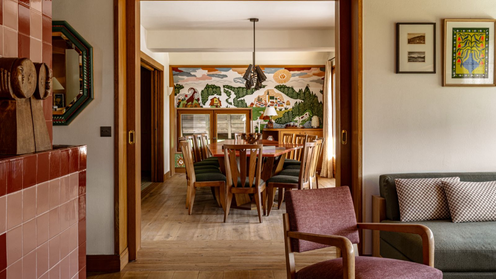 Luxury-ski-chalet Sarto-oxford-ski Dining Room.jpg