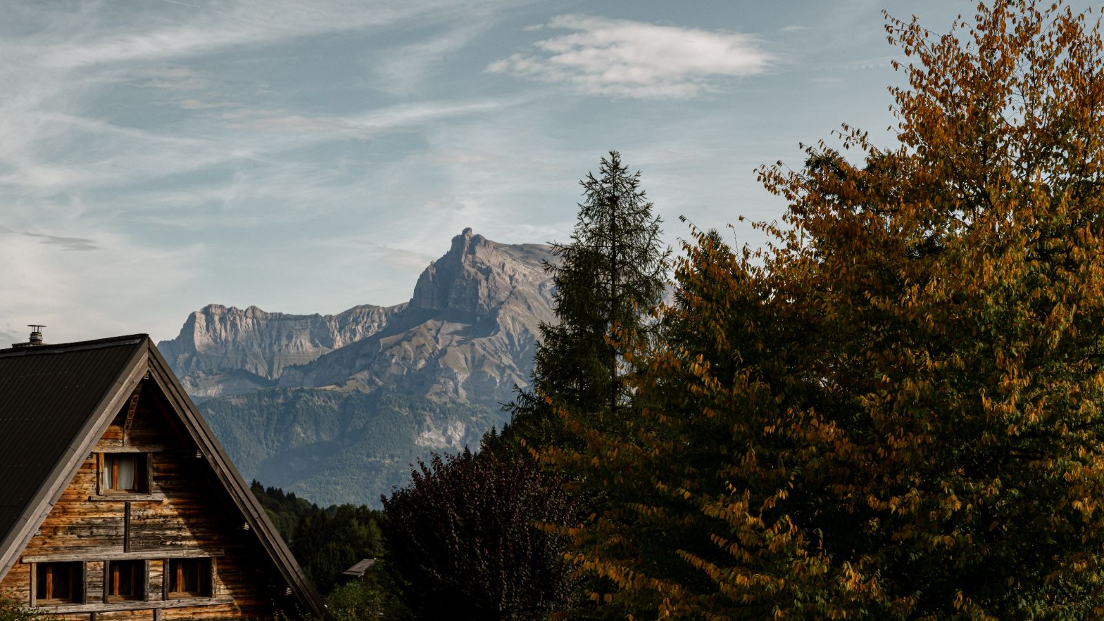 Luxury-ski-chalet Sarto-oxford-ski Outside view.jpg