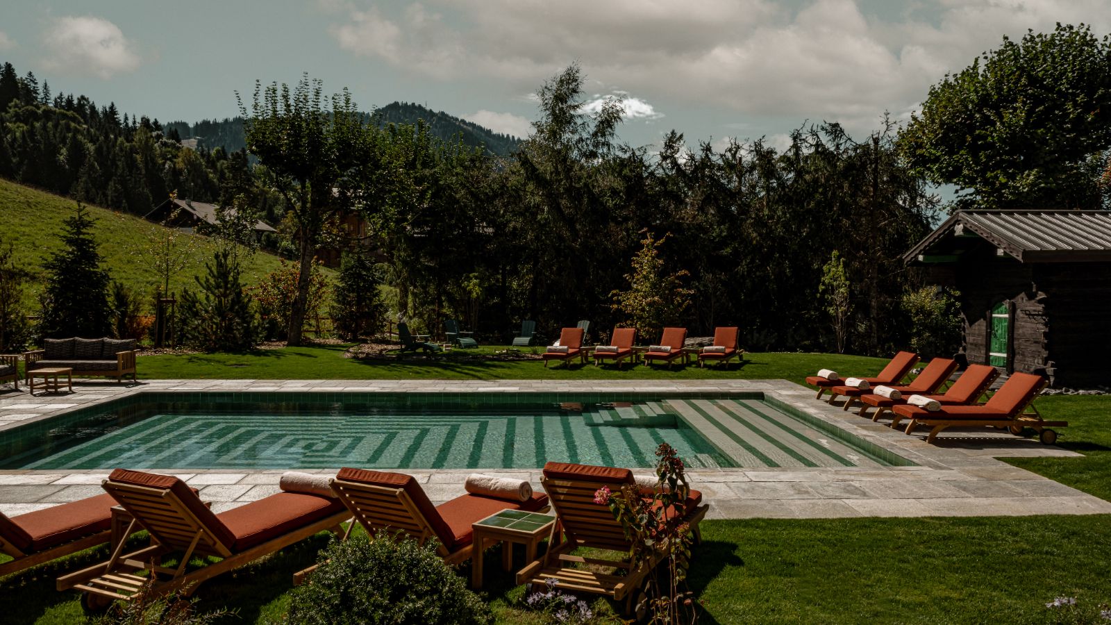 Luxury-ski-chalet Sarto-oxford-ski Pool (2).jpg