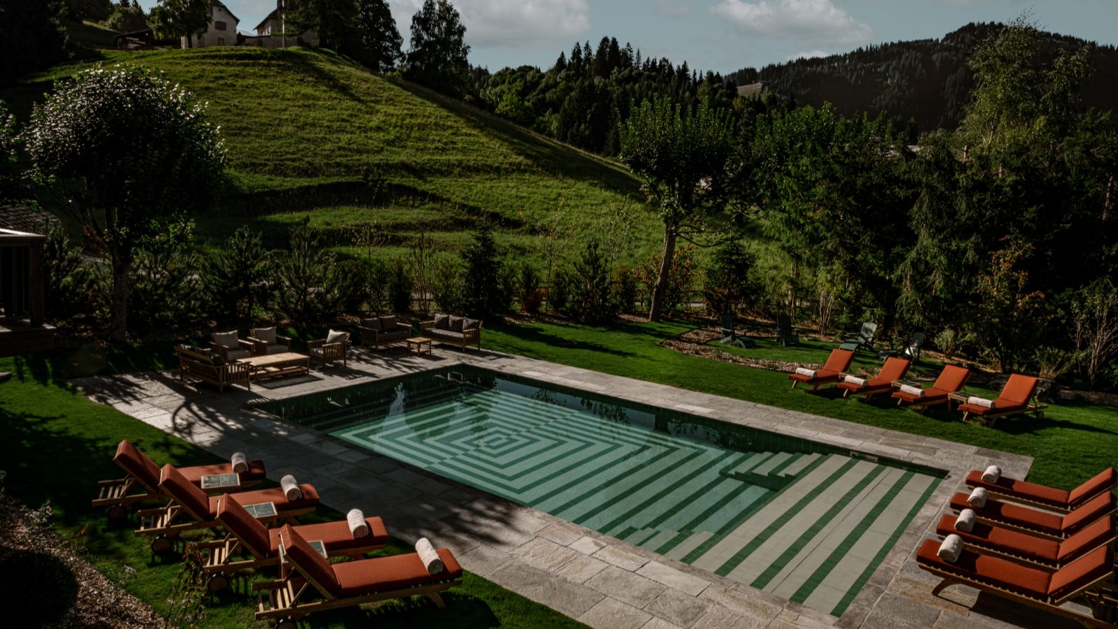 Luxury-ski-chalet Sarto-oxford-ski Pool.jpg