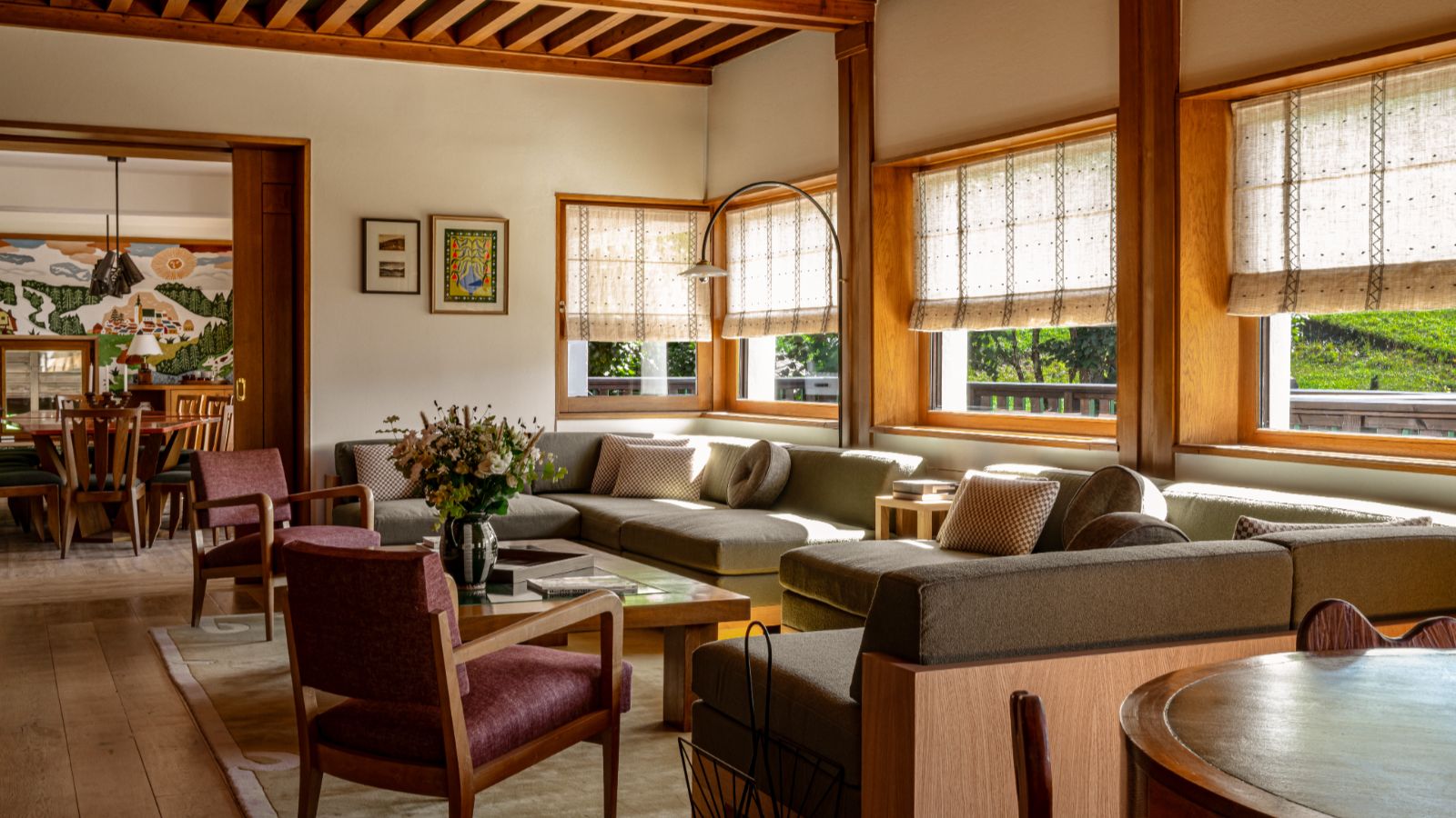 Luxury-ski-chalet Sarto-oxford-ski Seating area.jpg