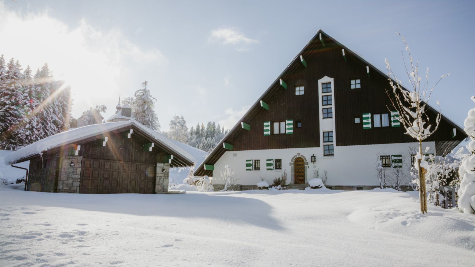 Luxury-ski-chalet Sarto-oxford-ski Snow Chalet.jpg