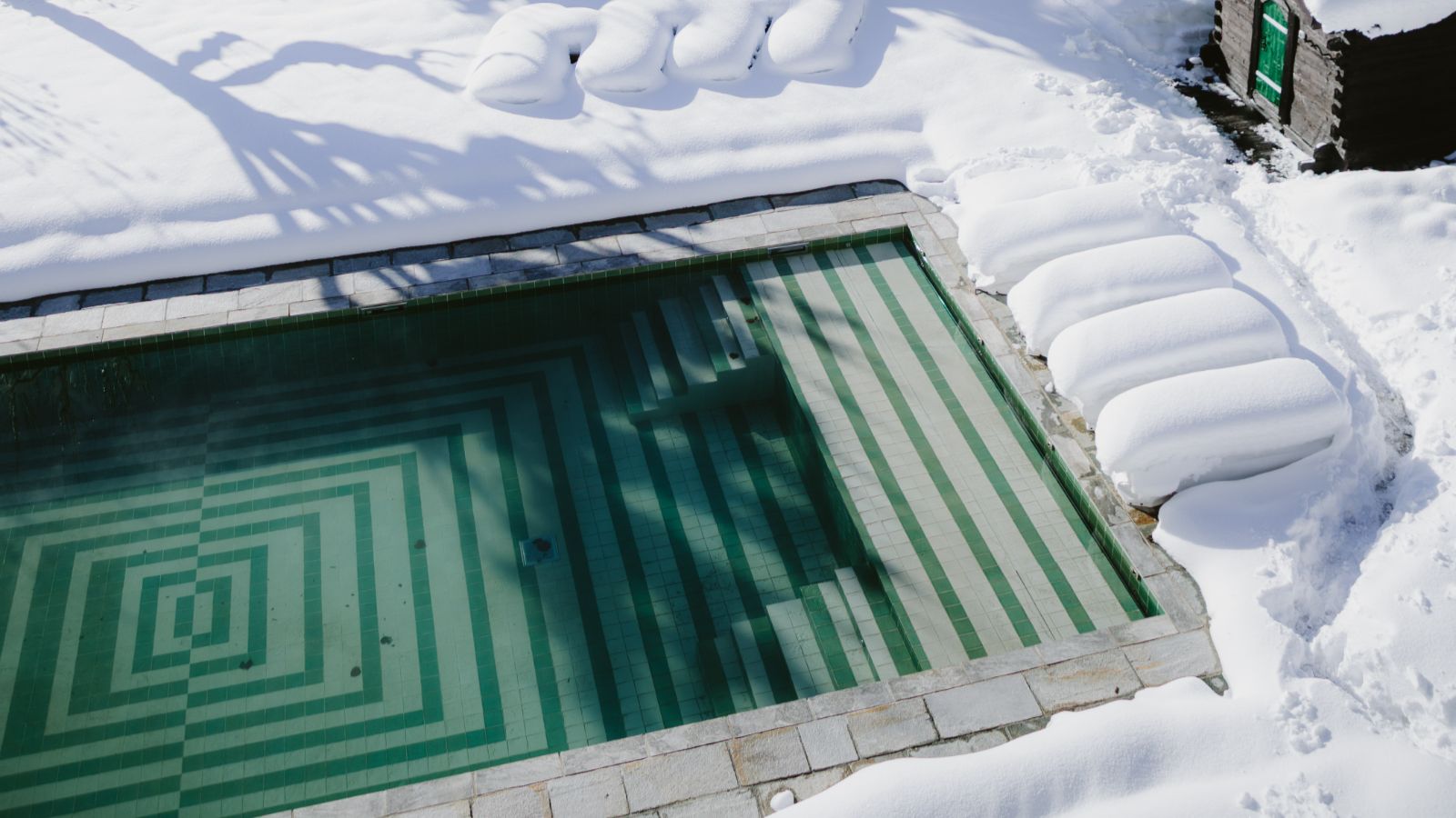 Luxury-ski-chalet Sarto-oxford-ski Snow pool.jpg