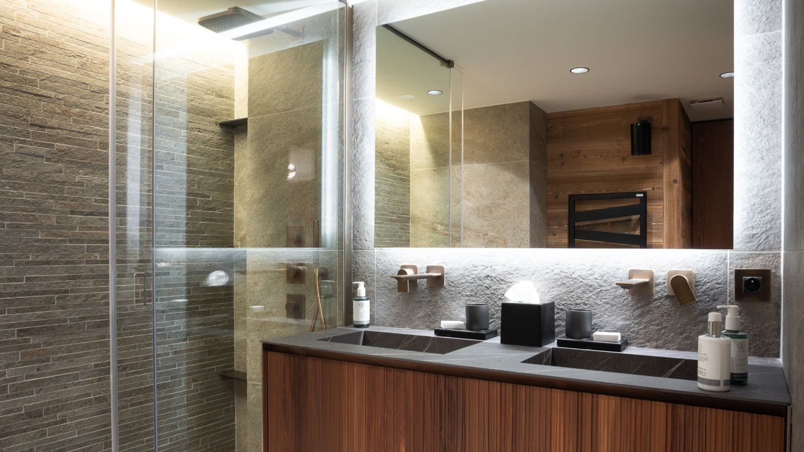 Luxury-ski-chalet Aston Crest -oxford-ski-Guest shower room.jpg