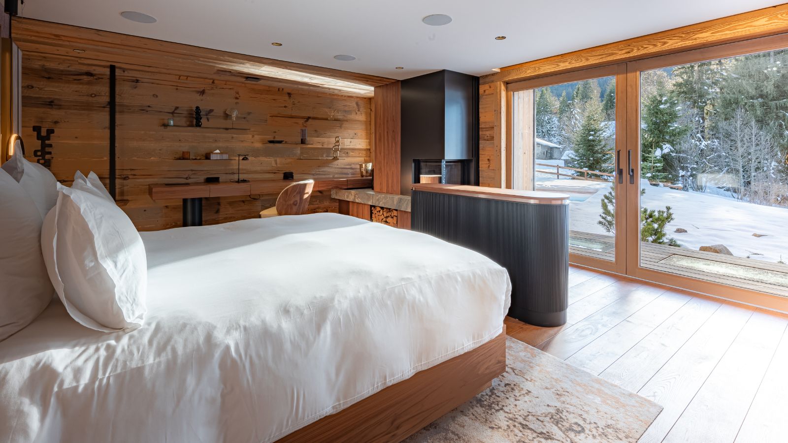 Luxury-ski-chalet Aston Crest -oxford-ski-Primary bedroom.jpg