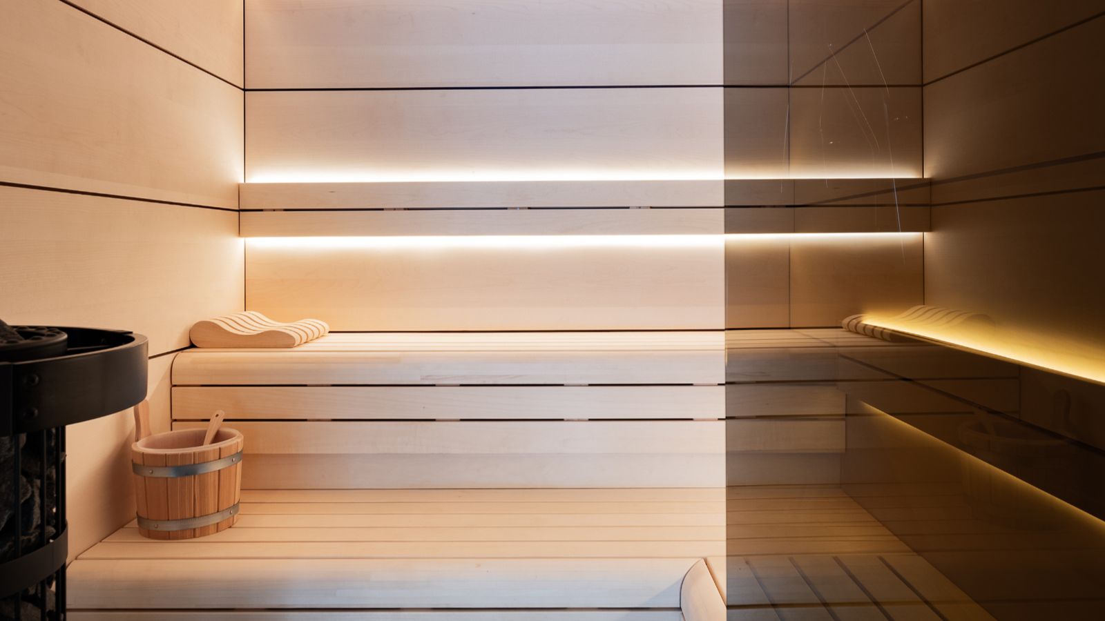 Luxury-ski-chalet Aston Crest -oxford-ski-Sauna.jpg