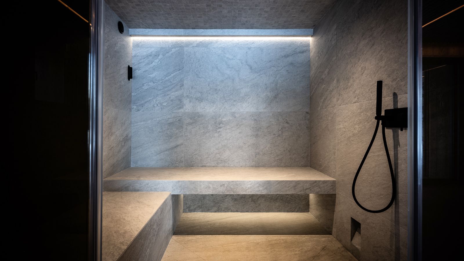 Luxury-ski-chalet Aston Crest -oxford-ski-Steam room.jpg