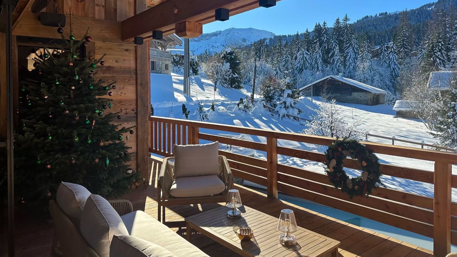 Luxury-ski-chalet Aston Crest -oxford-ski-Terrace.jpg