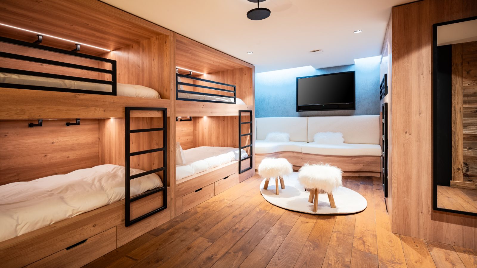 Luxury-ski-chalet Aston Crest -oxford-ski-Children's bedroom (2).jpg