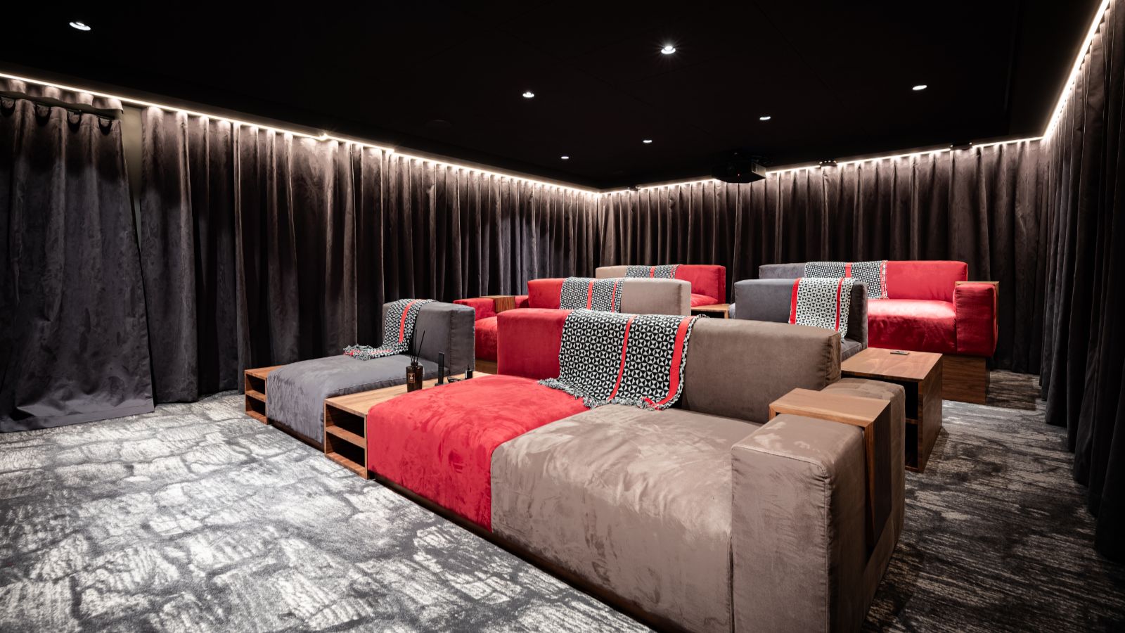 Luxury-ski-chalet Aston Crest -oxford-ski-Cinema room (2).jpg