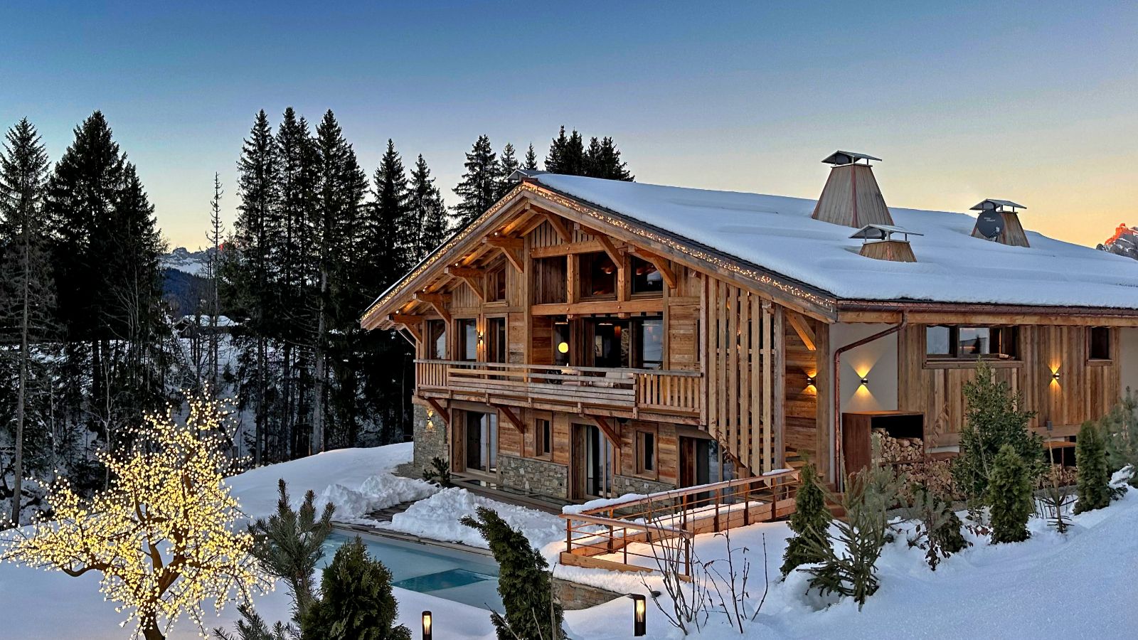 Luxury-ski-chalet Aston Crest -oxford-ski-Exteriors.jpg