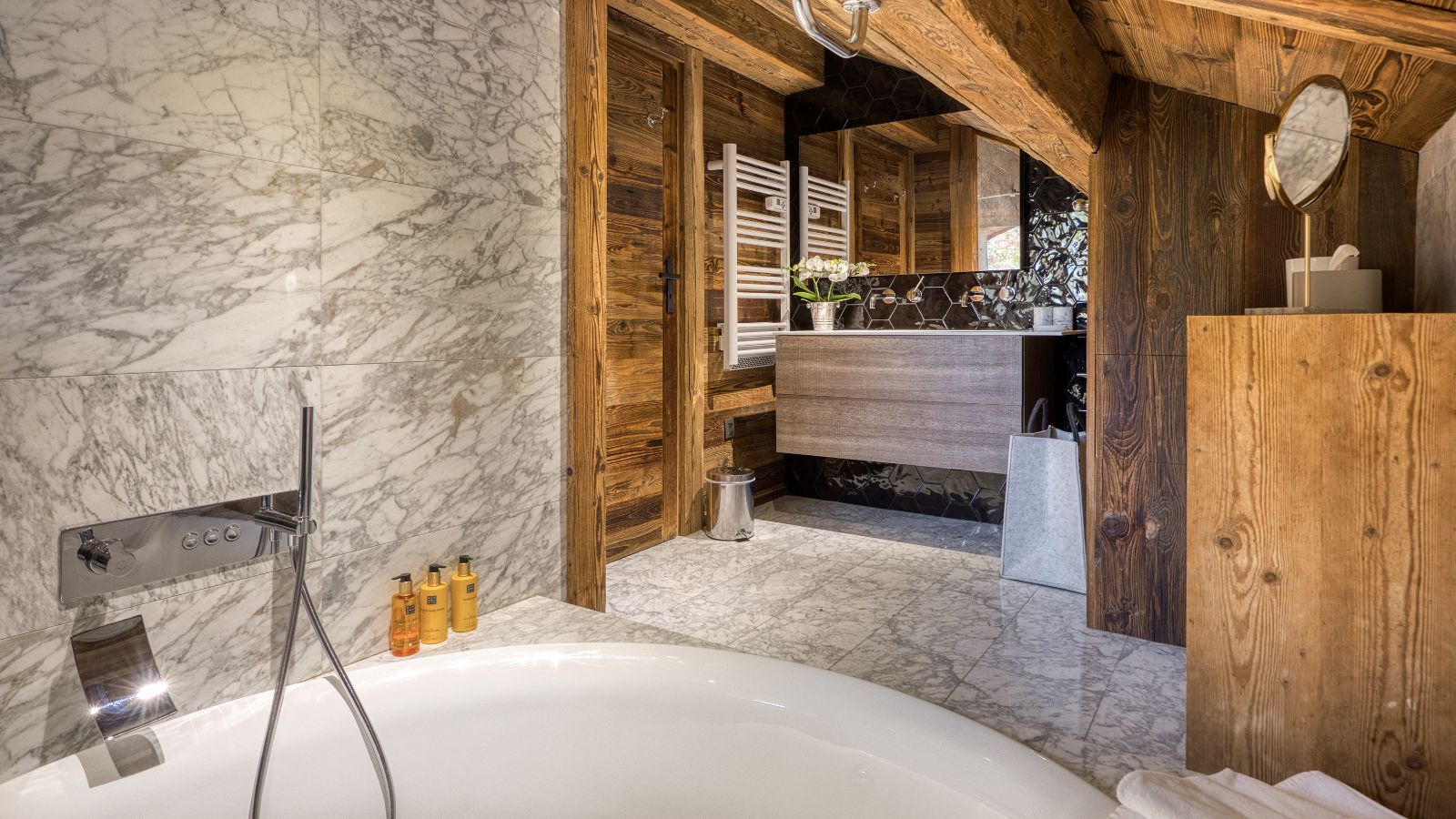 Luxury-ski-chalet des Soeurs -oxford-ski company-Primary bathroom.jpg