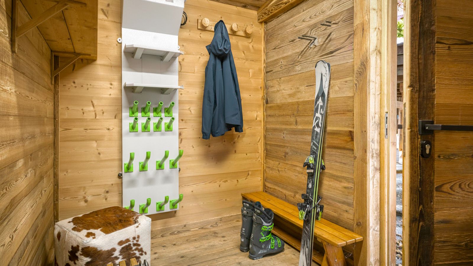 Luxury-ski-chalet des Soeurs -oxford-ski company-Ski room.jpg