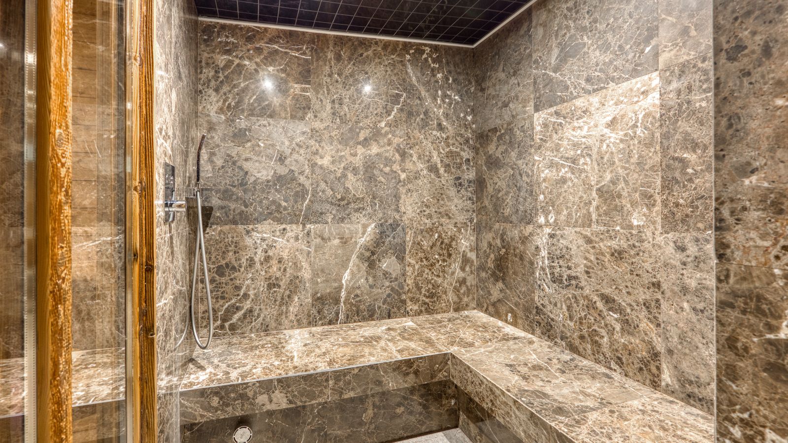 Luxury-ski-chalet des Soeurs -oxford-ski company-Steam room.jpg