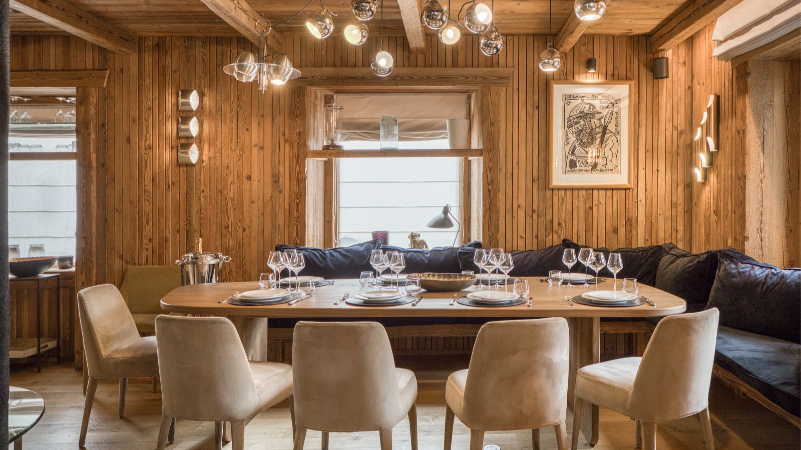 Luxury-ski-chalet des Soeurs -oxford-ski company -Dining area.jpg