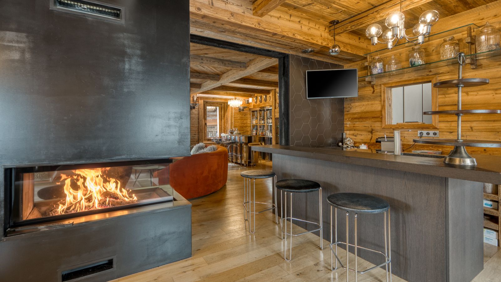 Luxury-ski-chalet des Soeurs -oxford-ski company-Bar.jpg