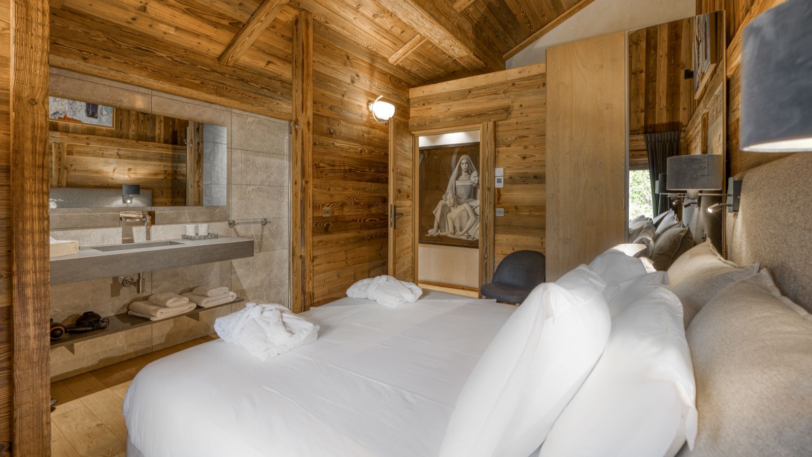 Luxury-ski-chalet des Soeurs -oxford-ski company-Guest bedroom (3).jpg