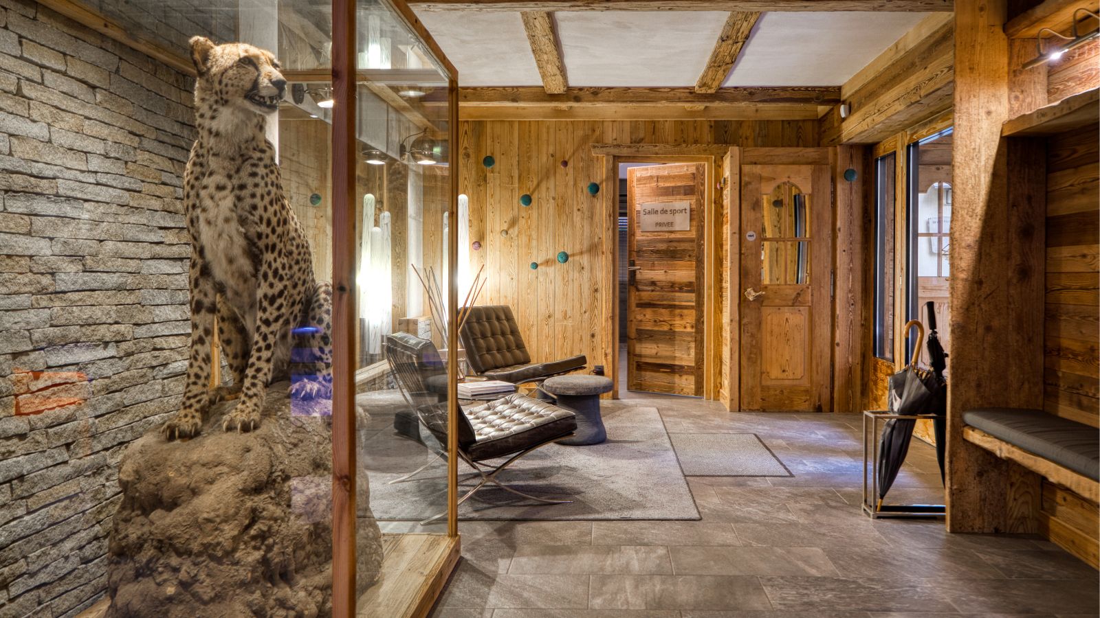 Luxury-ski-chalet du Renne oxford-sk-Entrance (2).jpg