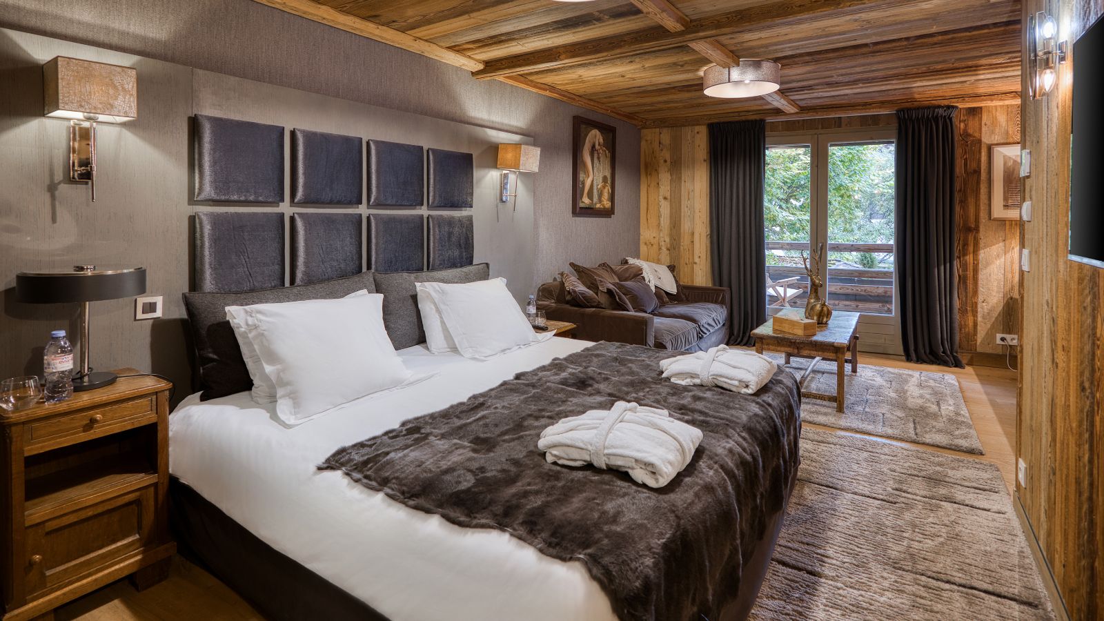 Luxury-ski-chalet du Renne oxford-sk-BR3-Guest bedroom.jpg