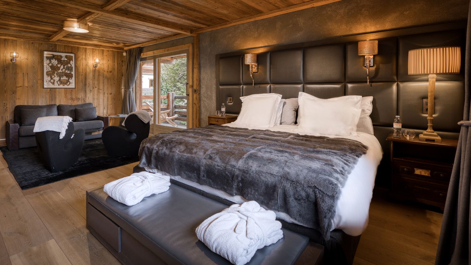 Luxury-ski-chalet du Renne oxford-sk-BR4-Guest bedroom (2).jpg