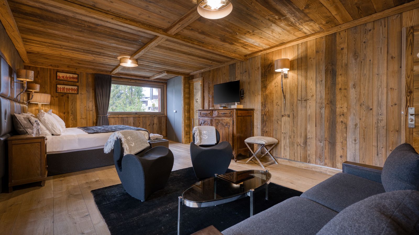 Luxury-ski-chalet du Renne oxford-sk-BR4-Guest bedroom.jpg