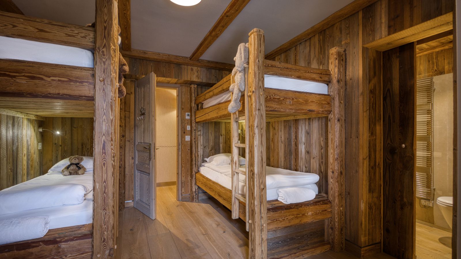 Luxury-ski-chalet du Renne oxford-sk-BR5-Children's bedroom.jpg