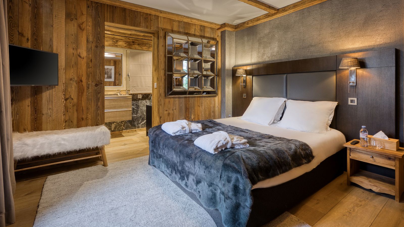 Luxury-ski-chalet du Renne oxford-sk-BR6-Guest-bedroom.jpg