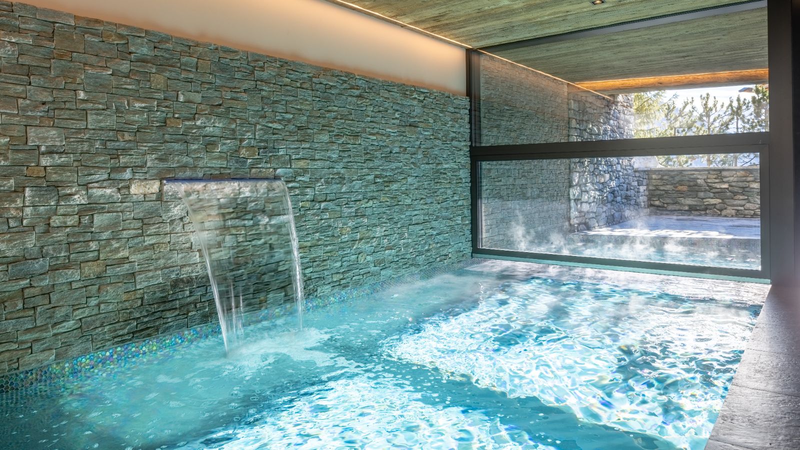 Luxury-ski-chalet-Sirocco -oxford-ski - outdoor swimming pool.jpg