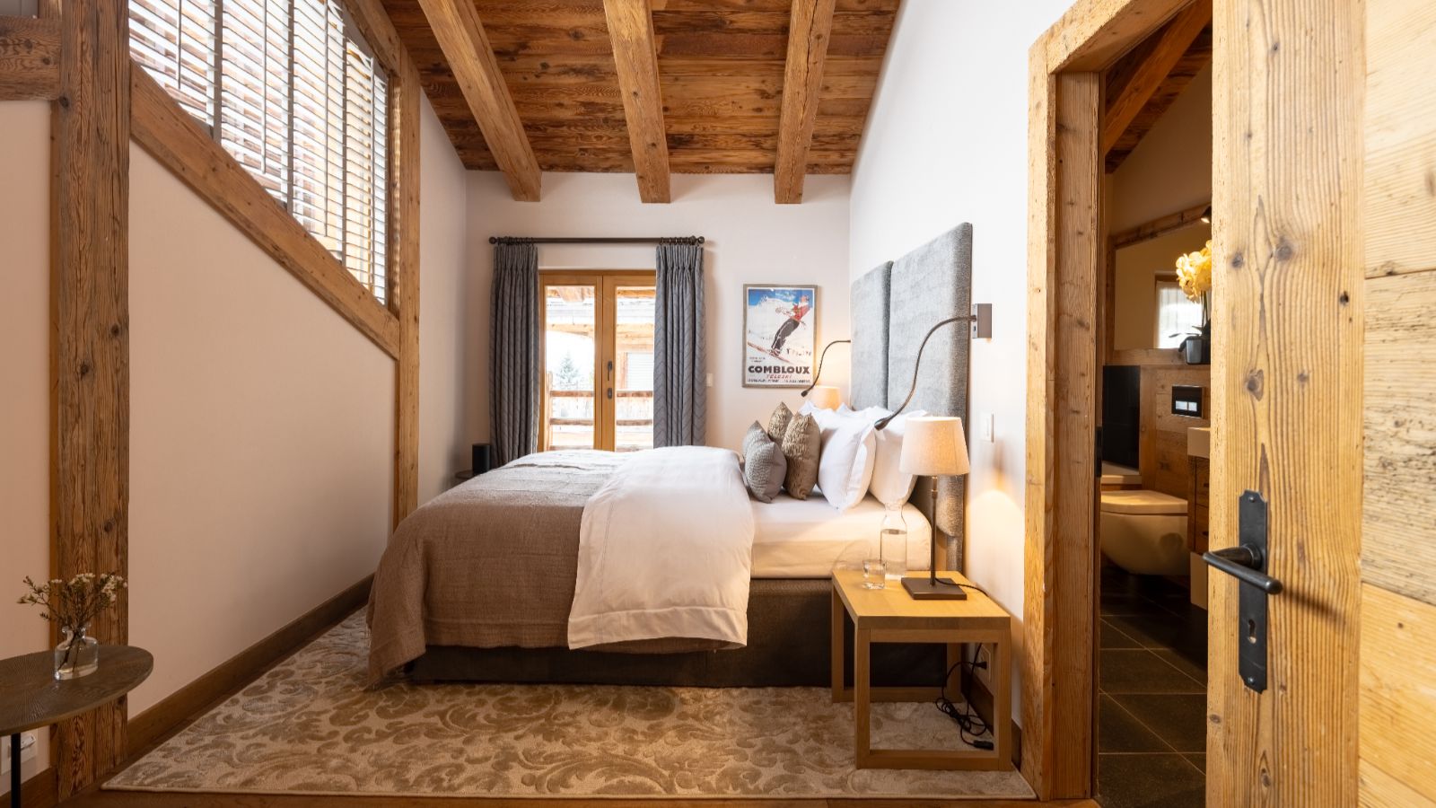 Luxury-ski-chalet-Sirocco -oxford-ski Bedroom (2).jpg