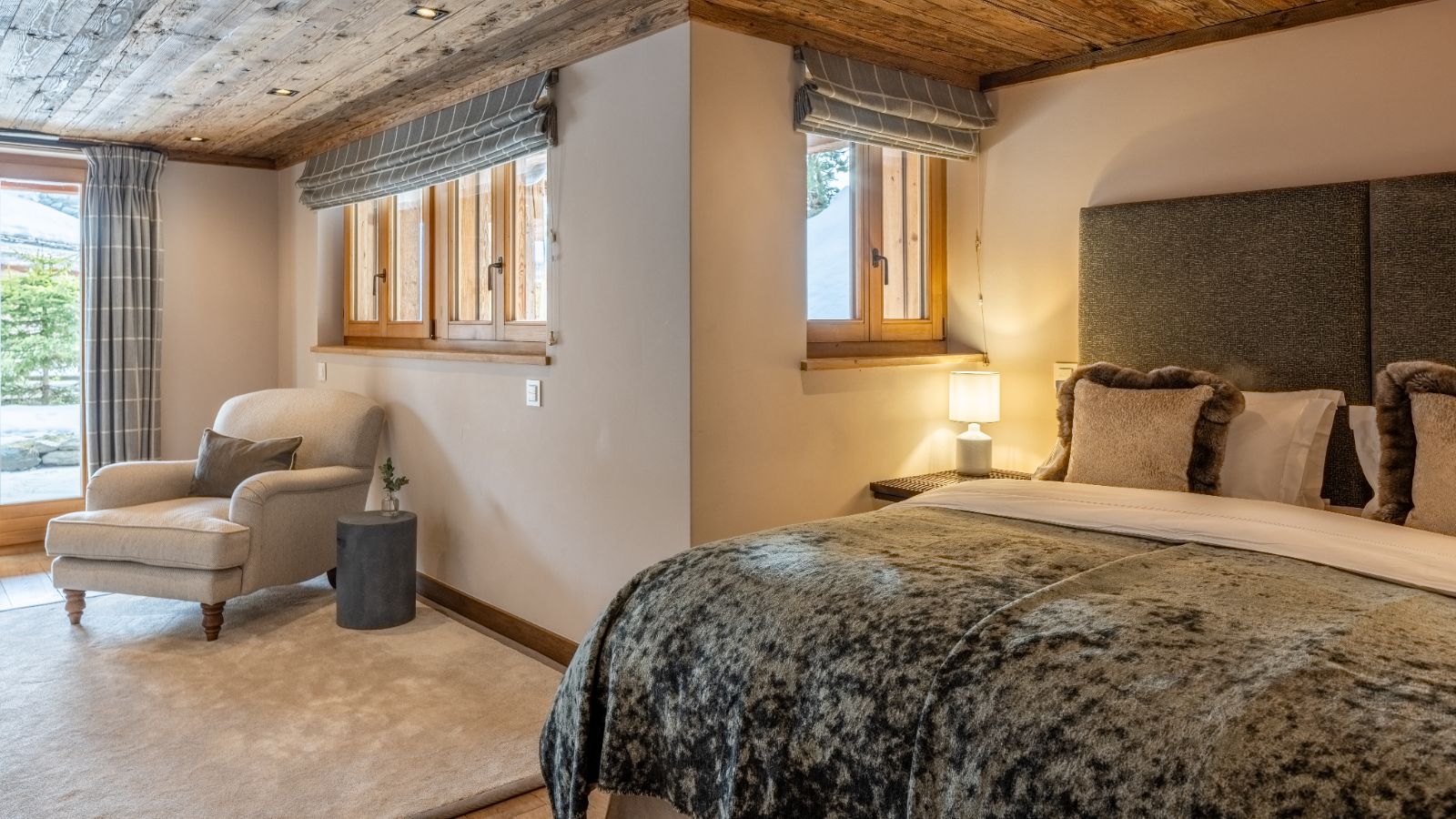 Luxury-ski-chalet-Sirocco -oxford-ski- bedroom 3.jpg