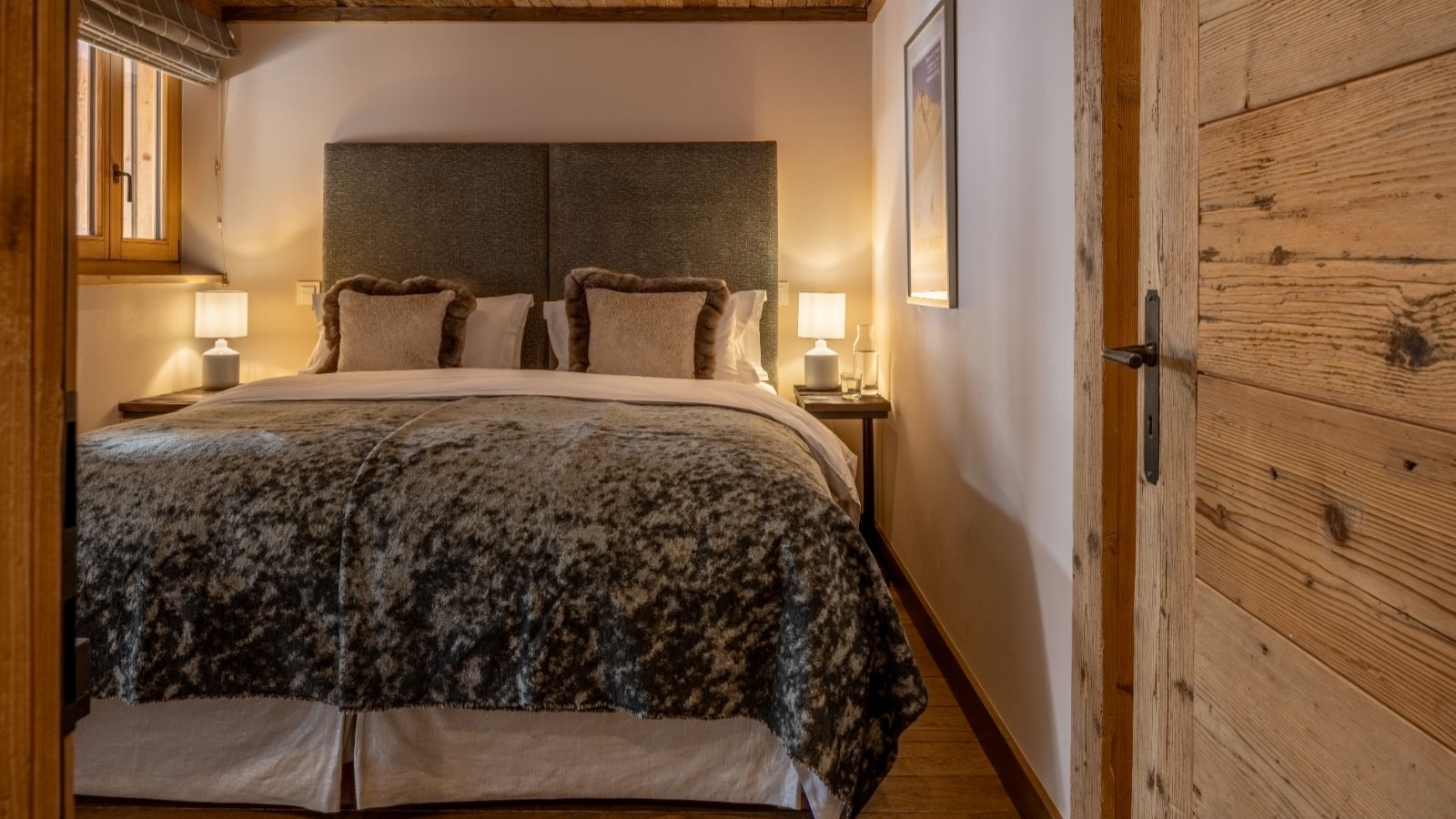 Luxury-ski-chalet-Sirocco -oxford-ski- Bedroom.jpg