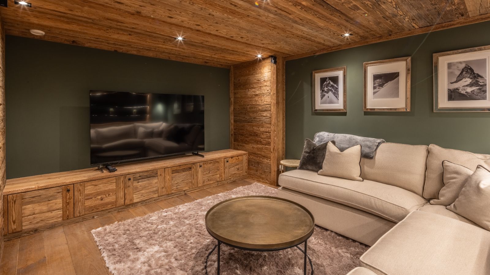 Luxury-ski-chalet-Sirocco -oxford-ski cinema room.jpg (1)