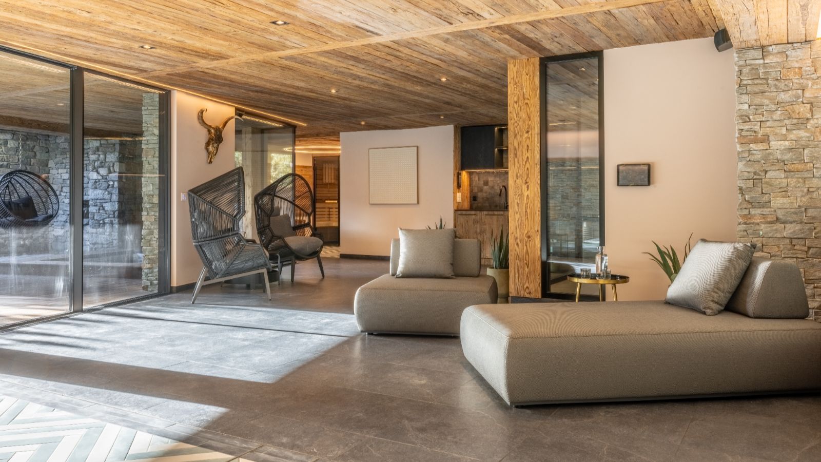 Luxury-ski-chalet-Sirocco -oxford-skiprivate spa with loungers.jpg