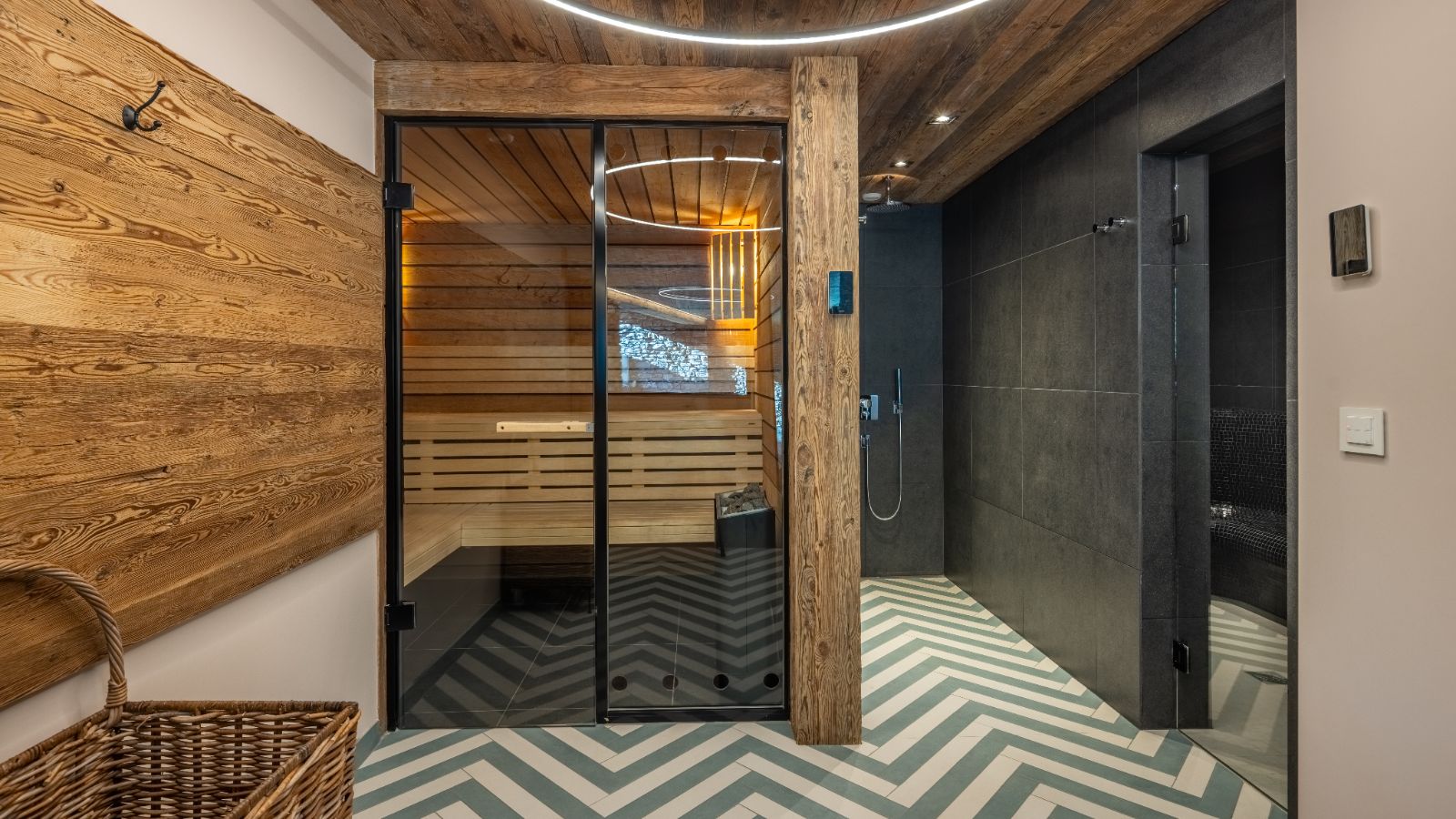 Luxury-ski-chalet-Sirocco -oxford-ski-spa with sauna.jpg